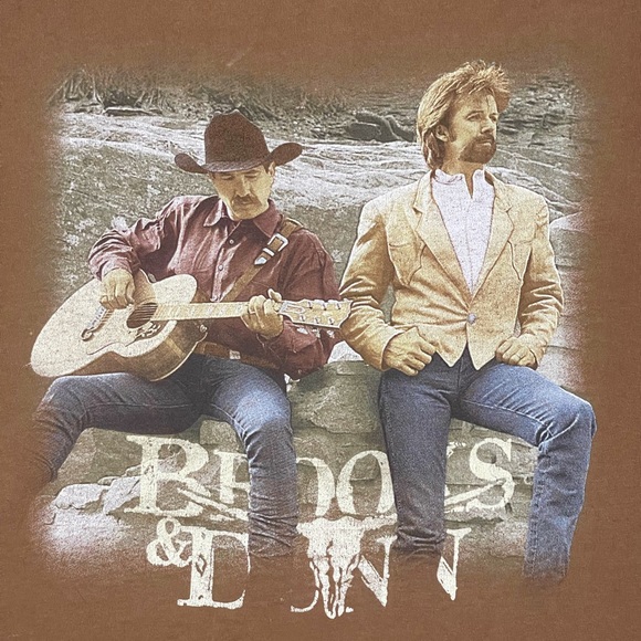 Vintage 90’s Brooks and Dunn t-shirt 🤠 shirt has few stains. - Picture 3 of 4